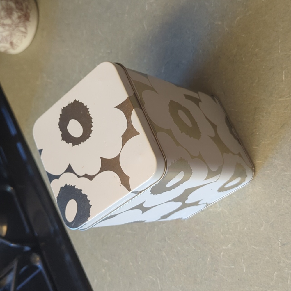 Marimekko silver tin